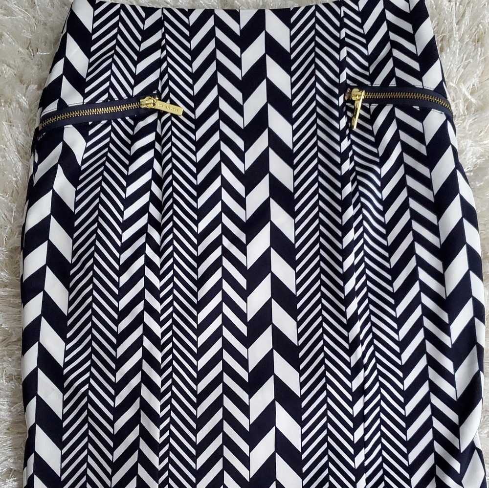 Navy patterned pencil skirt